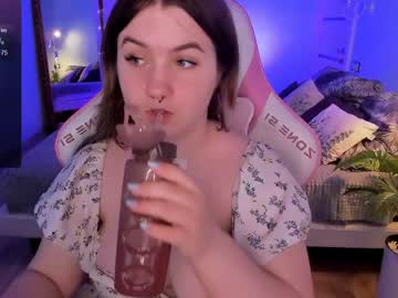 Lovelyy_Julia Chaturbate stream image from April 14, 2026
