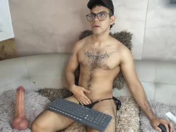 Derek_Voss Chaturbate stream image from April 14, 2026