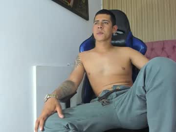 Enzorodriguess Chaturbate stream image from April 14, 2026