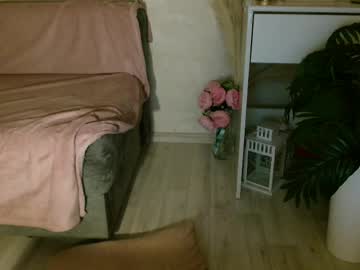 Imcarrieberry Chaturbate stream image from April 14, 2026