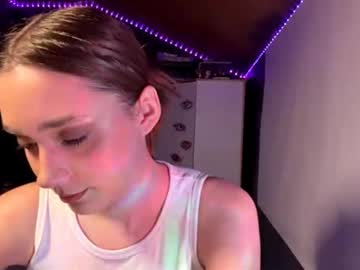Sheilaoverson Chaturbate stream image from April 14, 2026