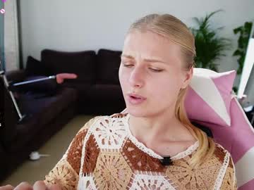 Crystal_Blond Chaturbate stream image from April 14, 2026