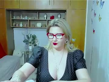 Lucillefenlys Chaturbate stream image from April 14, 2026