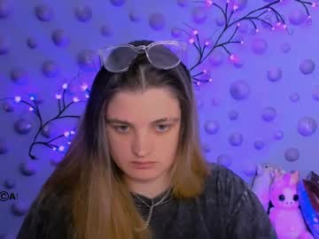 Kira_Melt Chaturbate stream image from April 14, 2026