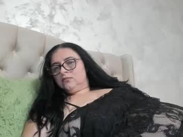Sweetmiki9 Chaturbate stream image from April 14, 2026