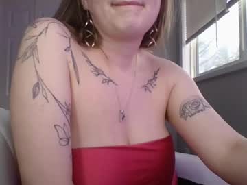 Hotwifelili Chaturbate stream image from April 14, 2026