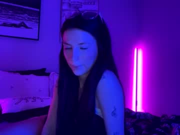 Amereyraylyn2 Chaturbate stream image from April 15, 2026