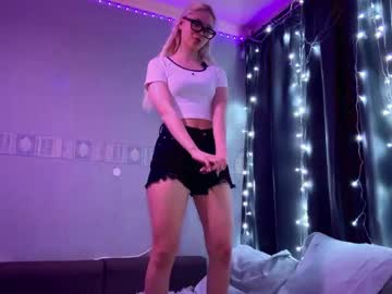 Suzannabarmes Chaturbate stream image from April 15, 2026