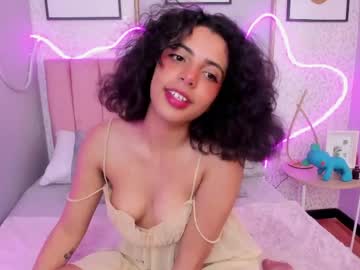 Auroramillss Chaturbate stream image from April 15, 2026