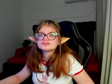 Chloehalses Chaturbate stream image from April 15, 2026