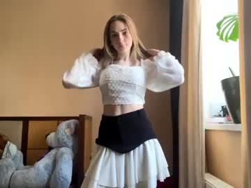 Suzannetigerino Chaturbate stream image from April 15, 2026