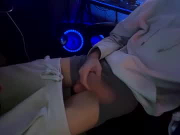 Albinokingcurvegod Chaturbate stream image from April 15, 2026