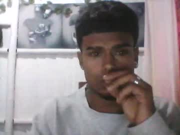 Ojos_Claross Chaturbate stream image from April 15, 2026