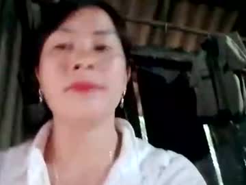 Xuxulove00 Chaturbate stream image from April 15, 2026
