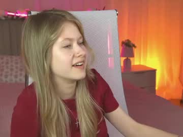 Evemundie Chaturbate stream image from April 15, 2026
