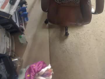 Aliceleemcgee Chaturbate stream image from April 15, 2026