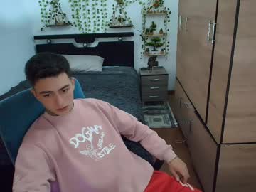 Santi_Ss Chaturbate stream image from April 15, 2026