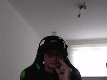 Easypeasyglasgow Chaturbate stream image from April 15, 2026