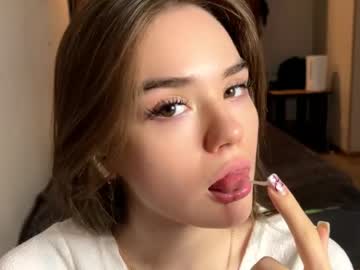 Mallybooo Chaturbate stream image from April 15, 2026