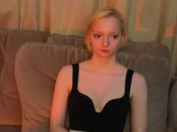 Sweet_Lynx Chaturbate stream image from April 15, 2026