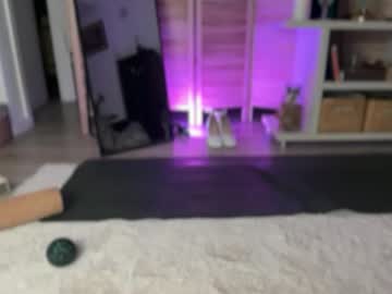 Desireepetite Chaturbate stream image from April 15, 2026