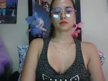 Triana_Bell Chaturbate stream image from April 15, 2026