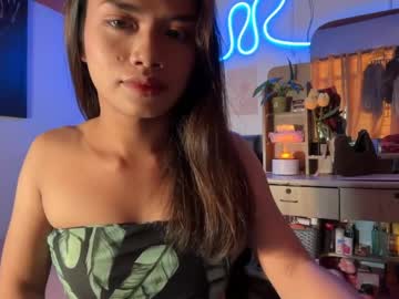 Redgurlycoxx Chaturbate stream image from April 16, 2026
