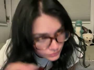 Queencassidyy Chaturbate stream image from April 16, 2026