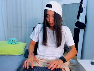 Viictoriiasaenz Chaturbate stream image from April 16, 2026