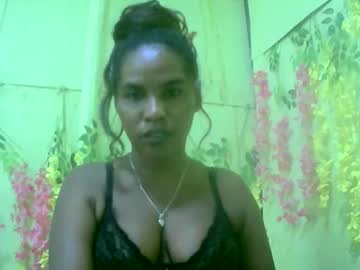 Joyce583524 Chaturbate stream image from April 16, 2026