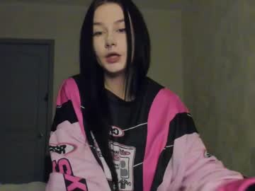 Alinegreeeen Chaturbate stream image from April 16, 2026