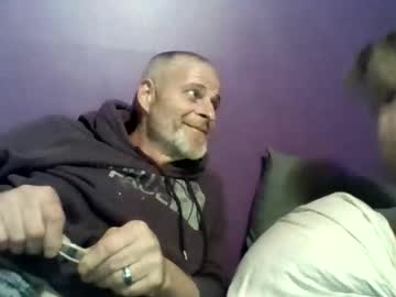 Bestredinbed Chaturbate stream image from April 16, 2026