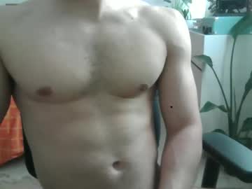Manucrux Chaturbate stream image from April 16, 2026