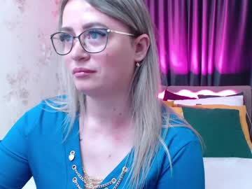 Kriiskiss Chaturbate stream image from April 16, 2026