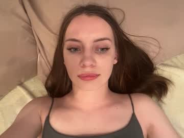 Denysepetrullo Chaturbate stream image from April 16, 2026