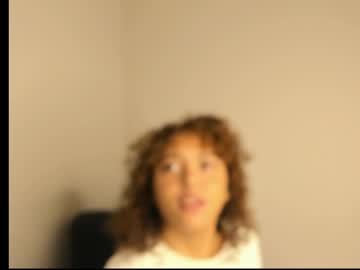 Liaandmiller Chaturbate stream image from April 17, 2026