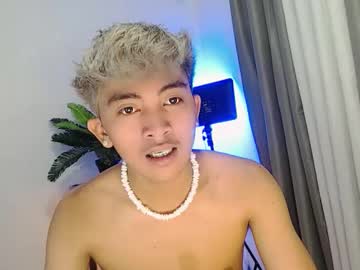 Jaysee_Hugecox Chaturbate stream image from April 17, 2026