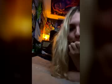 Lillycampbelll Chaturbate stream image from April 17, 2026