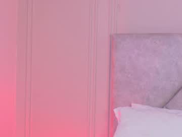 Carolineejoness Chaturbate stream image from April 17, 2026