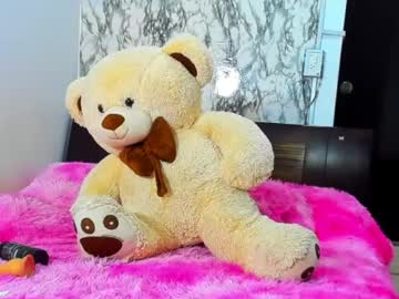 Maia_Bronce Chaturbate stream image from April 17, 2026