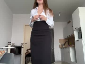 Sweetdreamvic Chaturbate stream image from April 17, 2026