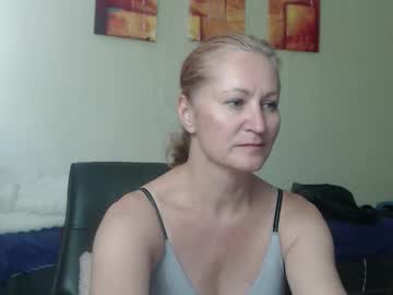 Amelly777 Chaturbate stream image from April 17, 2026