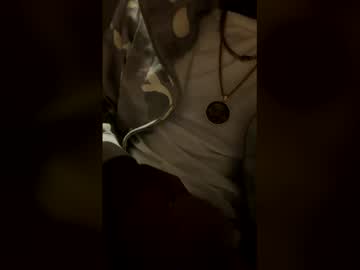 Kreamyykylaa Chaturbate stream image from April 17, 2026
