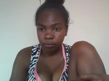 Thalyra Chaturbate stream image from April 17, 2026