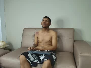 Darwinwavex Chaturbate stream image from April 17, 2026