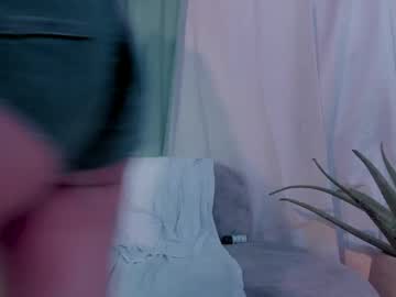 Miafoxxx5 Chaturbate stream image from April 17, 2026