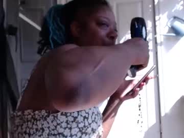Carliecreams Chaturbate stream image from April 17, 2026