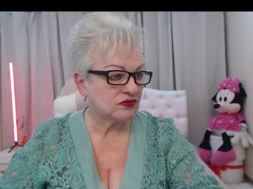 Kaylesmoll Chaturbate stream image from April 17, 2026
