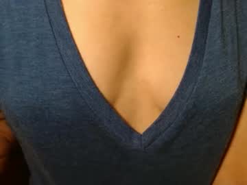 Queenoftenderness Chaturbate stream image from April 17, 2026