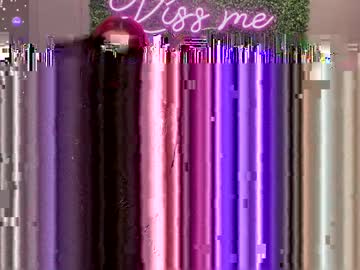 Scarlettvelvett Chaturbate stream image from April 17, 2026
